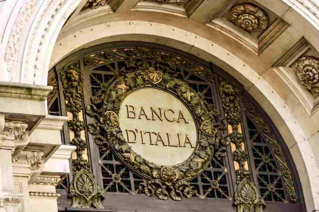 "Tenete contanti in casa", l'allarme della BCE