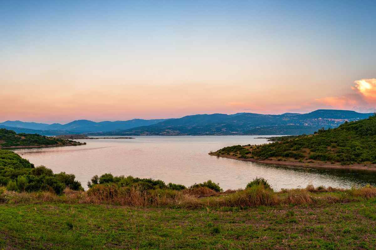 lago omodeo: il lago artificiale più grande in europeo si trova in sardegna
