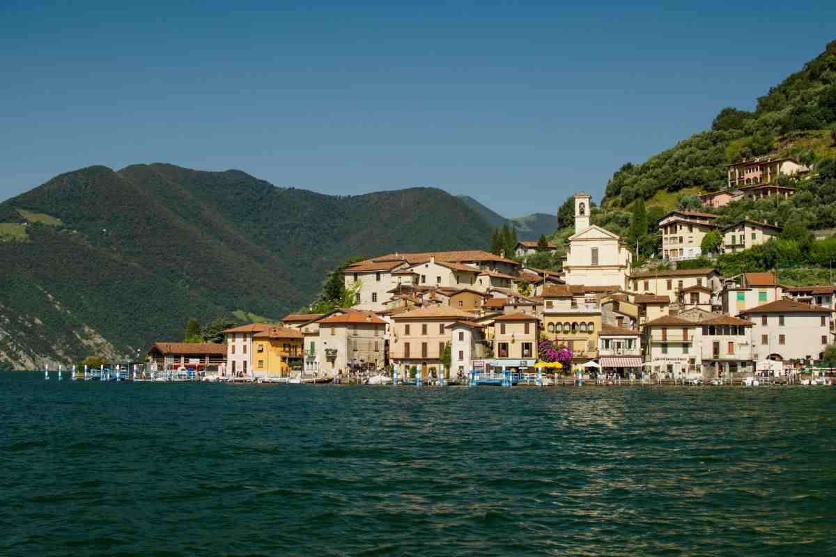 uno dei borghi più belli d'Italia: Peschiera Maraglio