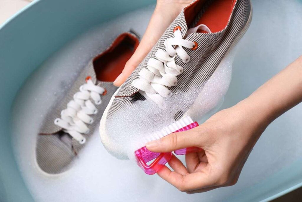 Come pulire le scarpe senza rovinarle
