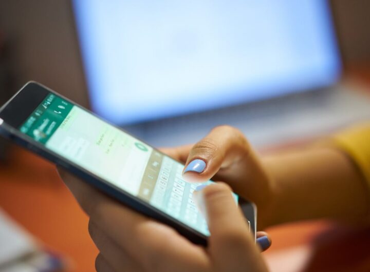 whatsapp come attivare colori