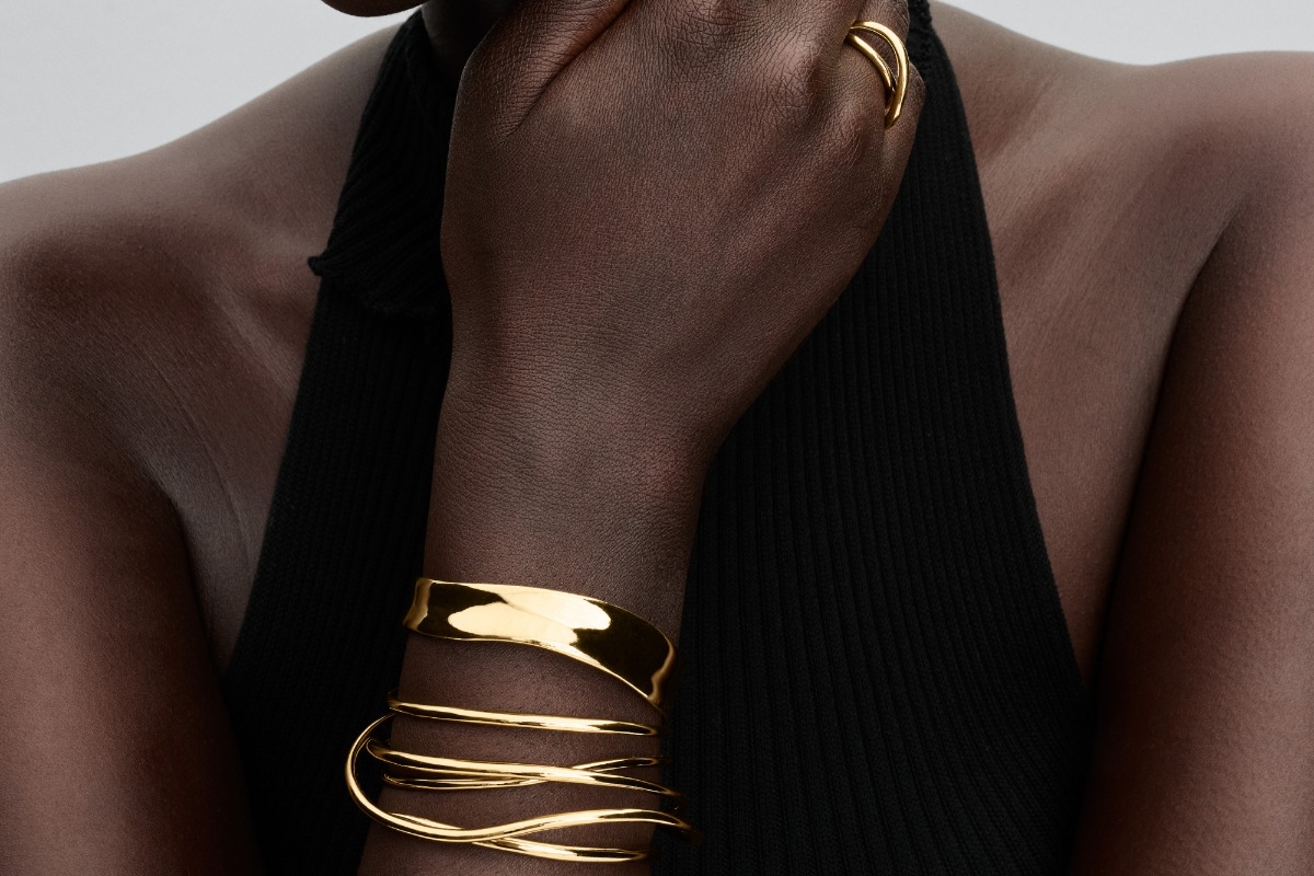 I nuovi gioielli Pandora Essence: bracciali e anelli abbinati. PH Credits: Pandora.