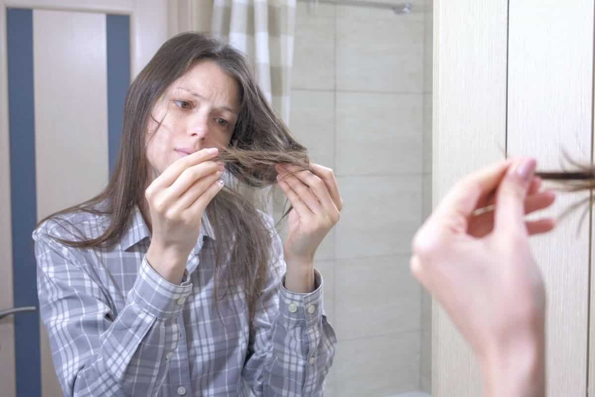 capelli secchi e fragili sintomo malattia