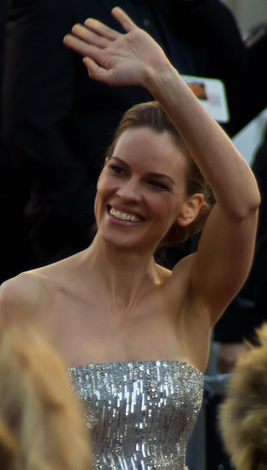 Hilary Swank incinta a 52 anni: annuncia il terzo figlio con ironia