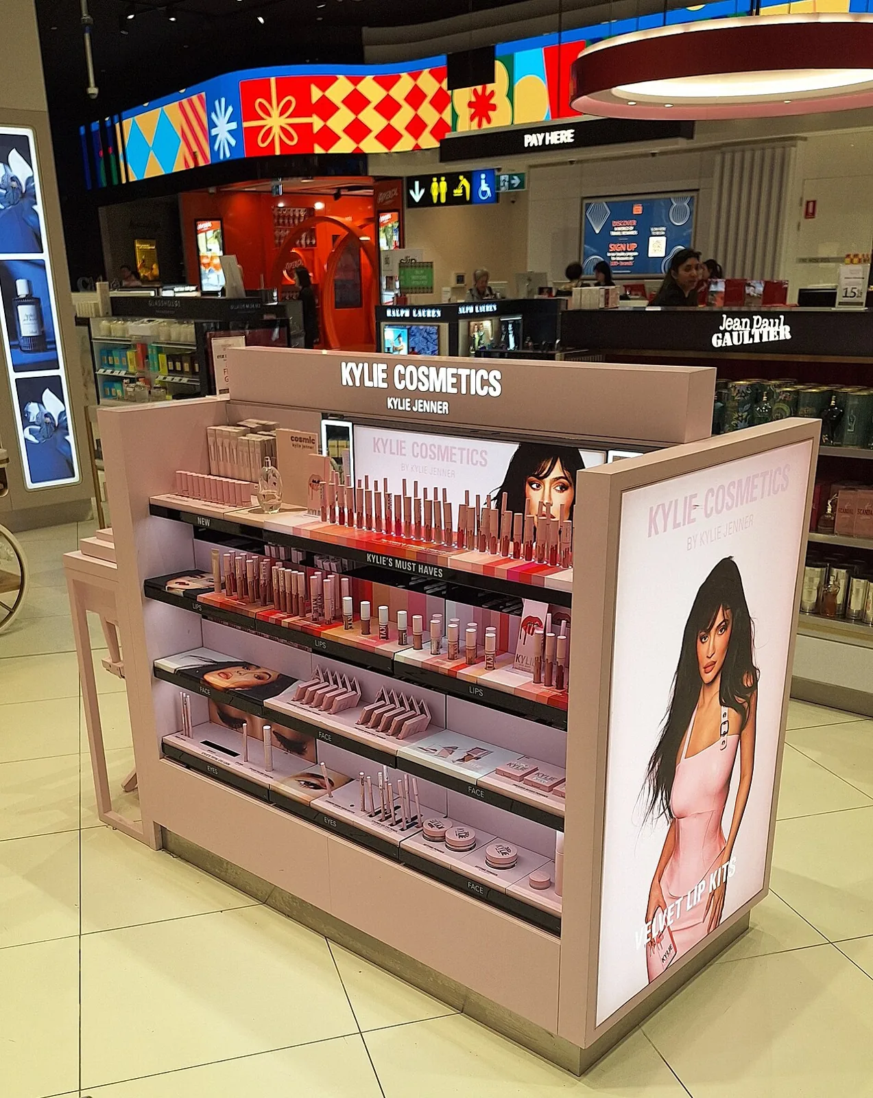 Kylie Jenner debutta da Victoria's Secret con il Fantasy Bra da 50 milioni di dollari
